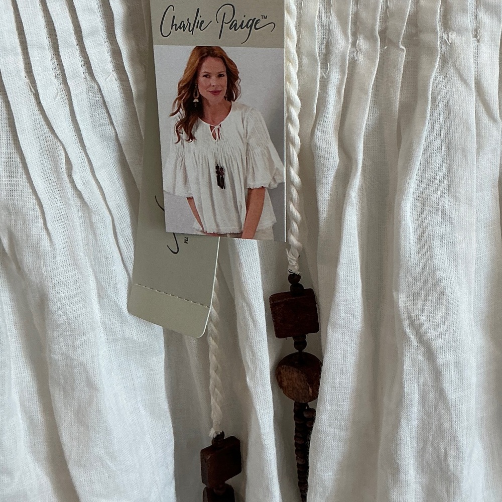 Charlie Paige Cream Blouse with Pleated Design - Picture 3 of 5